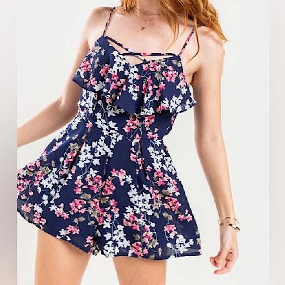 NWT Francesca’s Blue Karrine Floral Flounce Romper Size Medium